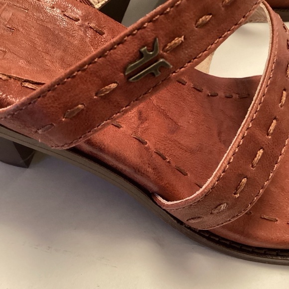 Frye Estelle Leather Strappy Stack Heeled Y2K Boho Slide Sandals  Cognac NIB 9.5 - Picture 5 of 10